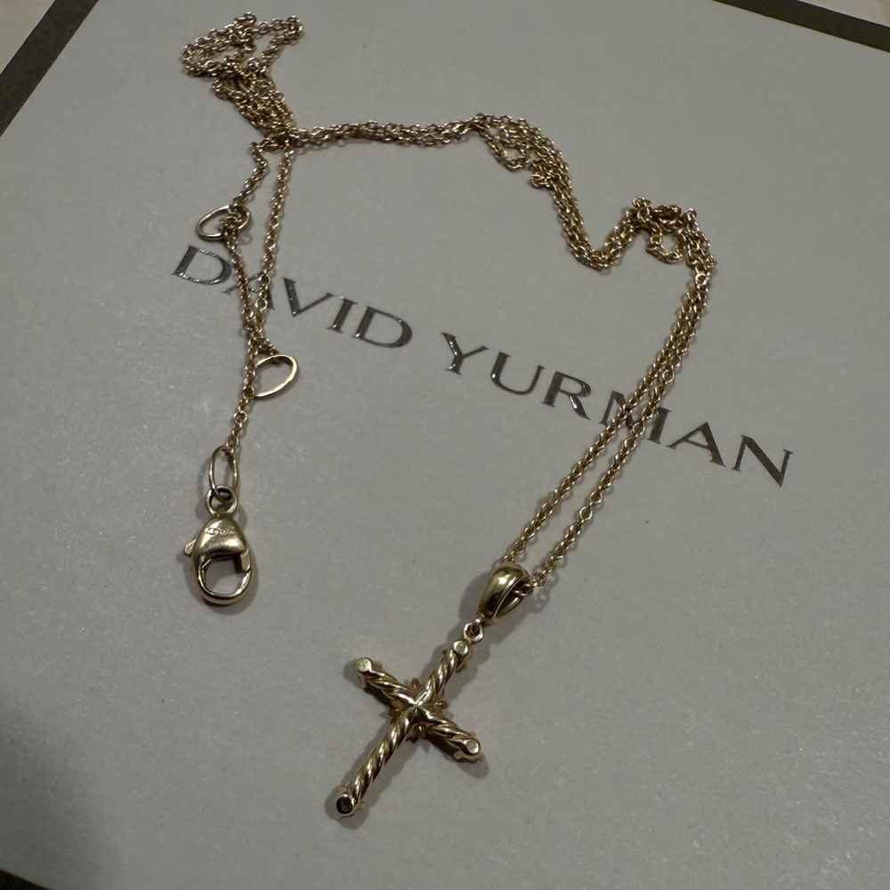 David Yurman Petite Modern Renaissance Cross Pendant Necklace - Picture 3 of 4